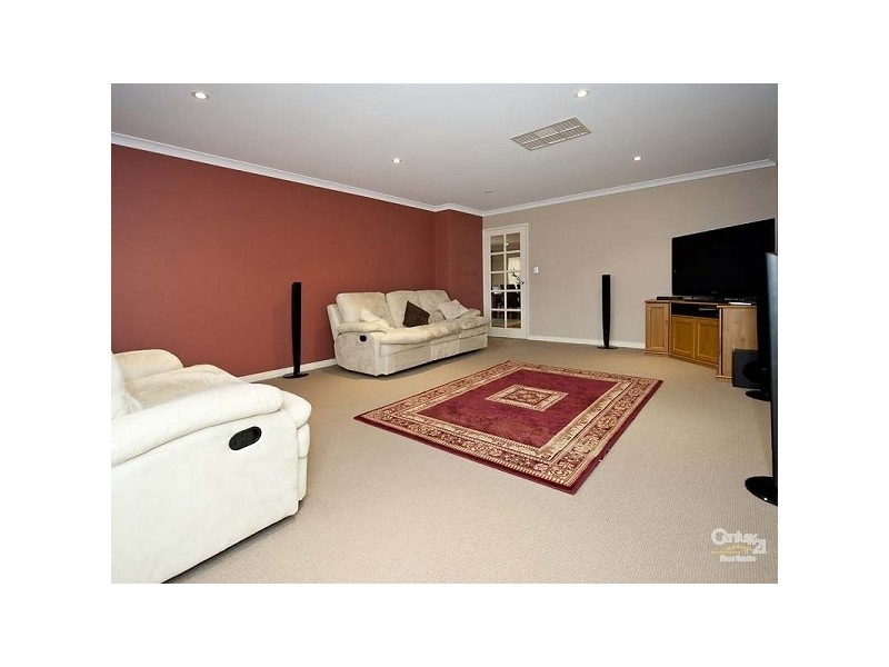 5 Glade Terrace, Ellenbrook WA 6069