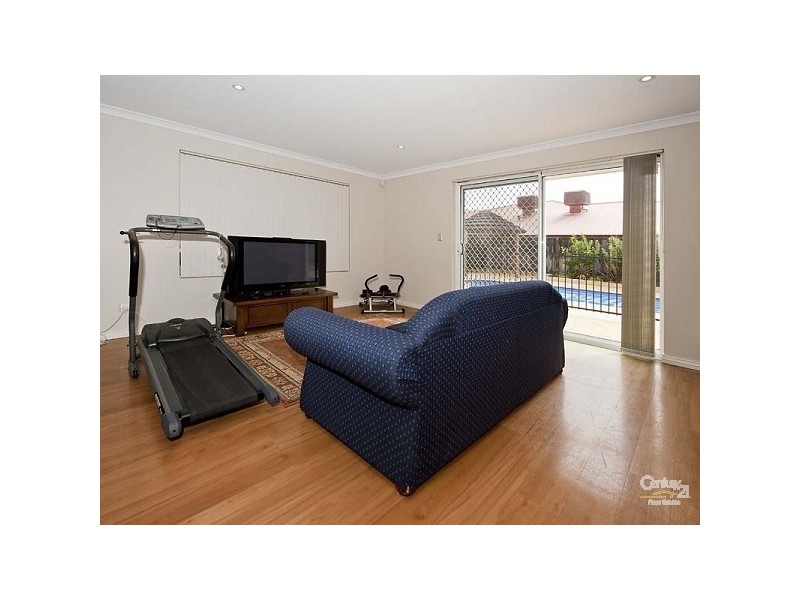 5 Glade Terrace, Ellenbrook WA 6069