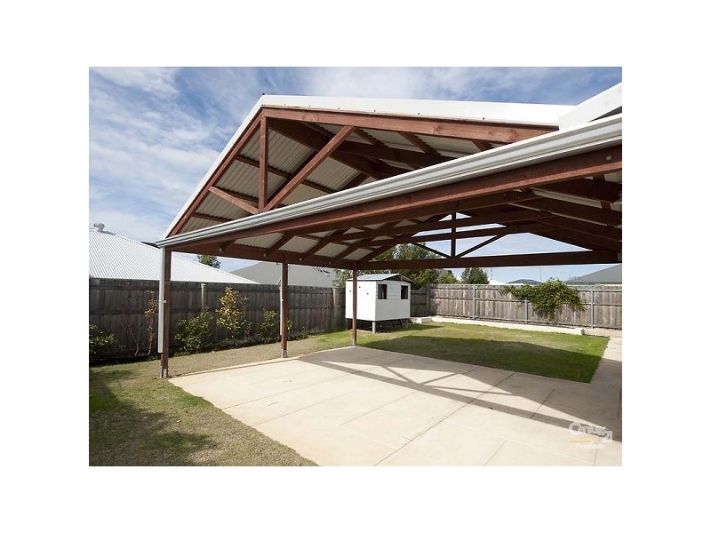 8 Bonsall Drive, Ellenbrook WA 6069