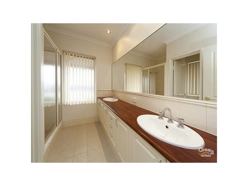 19 Edgecombe Pass, Aveley WA 6069