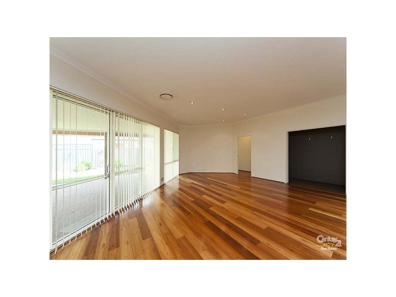 19 Edgecombe Pass, Aveley WA 6069