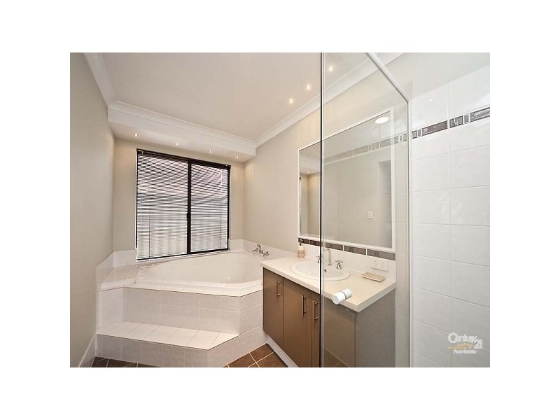 21 Whitehart Entrance, Aveley WA 6069