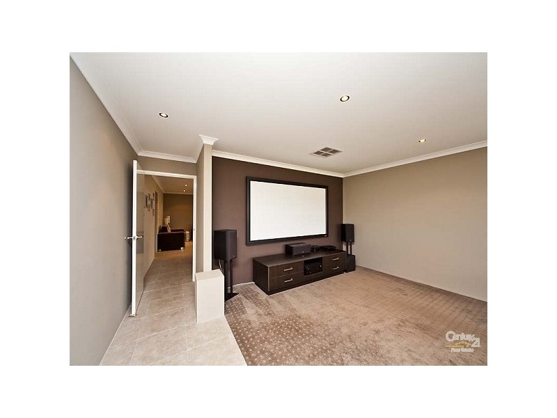 21 Whitehart Entrance, Aveley WA 6069