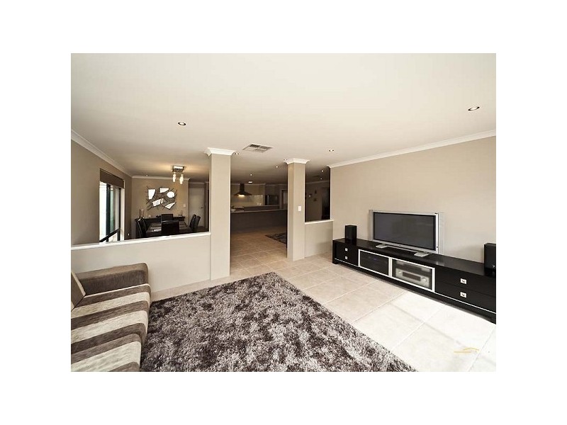 21 Whitehart Entrance, Aveley WA 6069