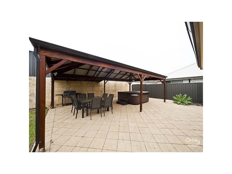 21 Whitehart Entrance, Aveley WA 6069