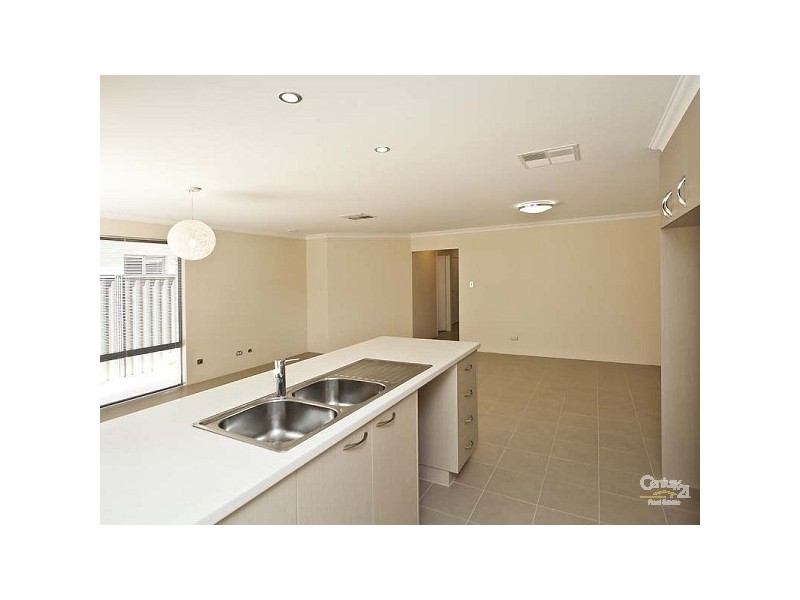 28 Wishard Crt, Aveley WA 6069