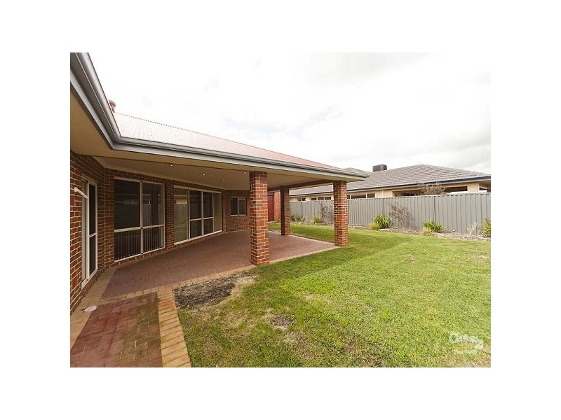 19 Edgecombe Pass, Aveley WA 6069