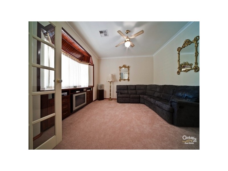 11 Newbury Close, Henley Brook WA 6055