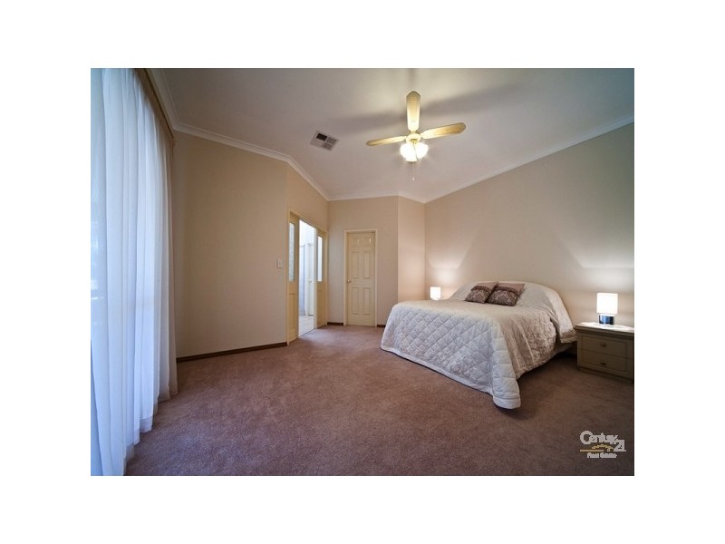 11 Newbury Close, Henley Brook WA 6055