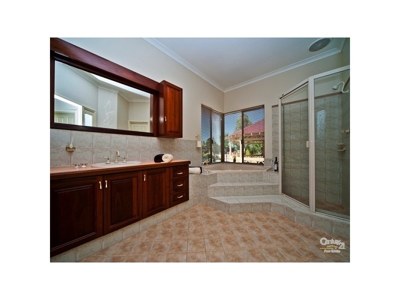 11 Newbury Close, Henley Brook WA 6055