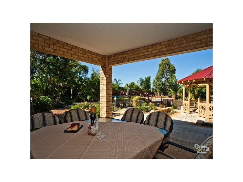 11 Newbury Close, Henley Brook WA 6055