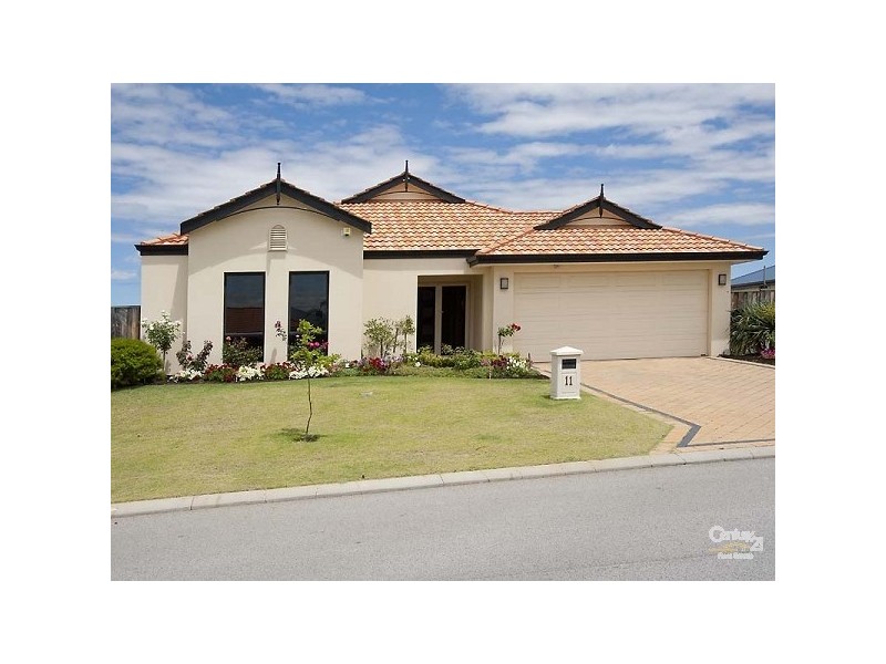 11 Eriskay Tce, Henley Brook WA 6055