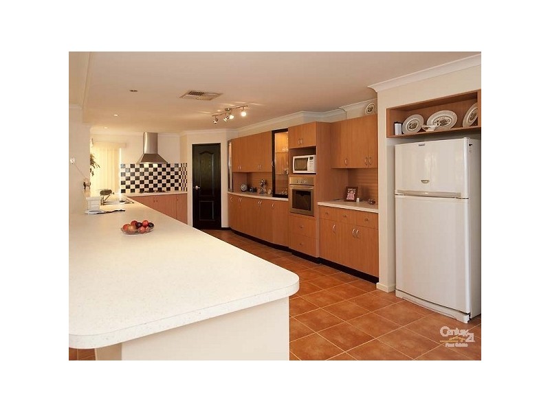 11 Eriskay Tce, Henley Brook WA 6055