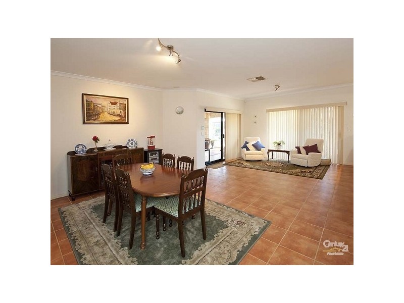 11 Eriskay Tce, Henley Brook WA 6055