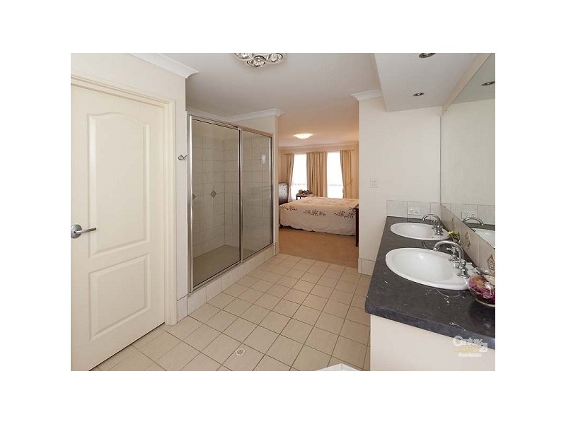 11 Eriskay Tce, Henley Brook WA 6055