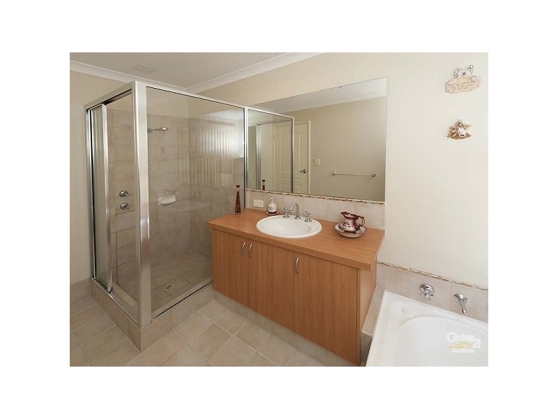 11 Eriskay Tce, Henley Brook WA 6055