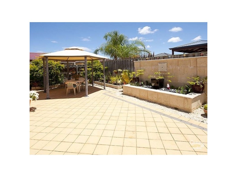 11 Eriskay Tce, Henley Brook WA 6055