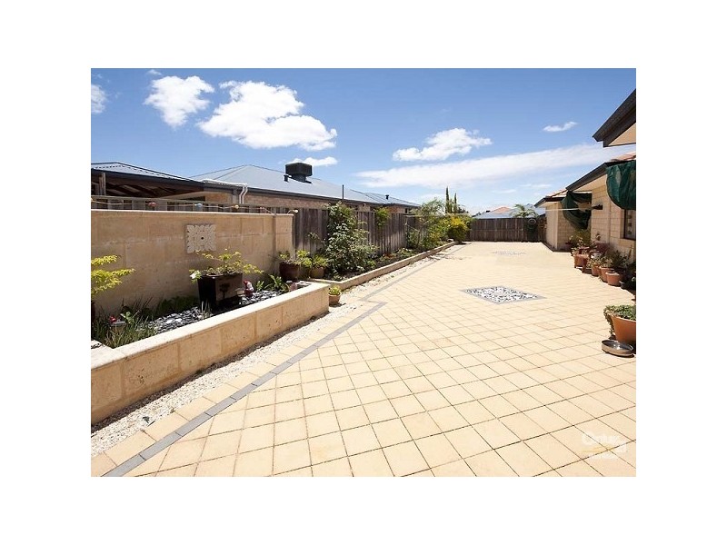 11 Eriskay Tce, Henley Brook WA 6055