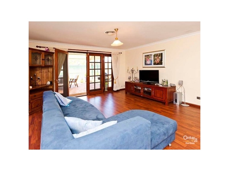 24 Gentle Circle, South Guildford WA 6055