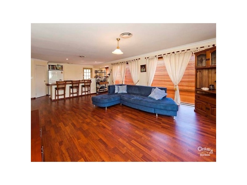 24 Gentle Circle, South Guildford WA 6055