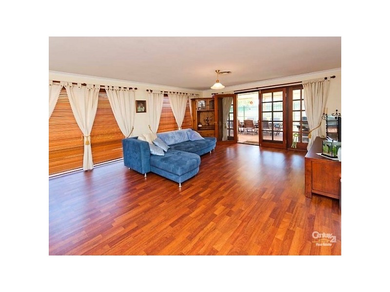24 Gentle Circle, South Guildford WA 6055
