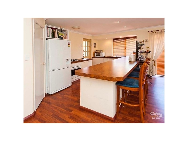 24 Gentle Circle, South Guildford WA 6055