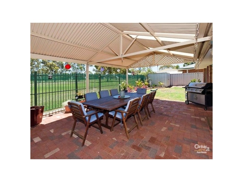 24 Gentle Circle, South Guildford WA 6055