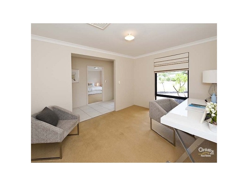 16 Mustang Dr, Henley Brook WA 6055