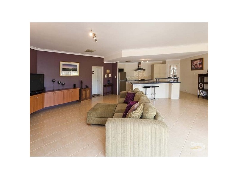 42 Welara Circle, Henley Brook WA 6055