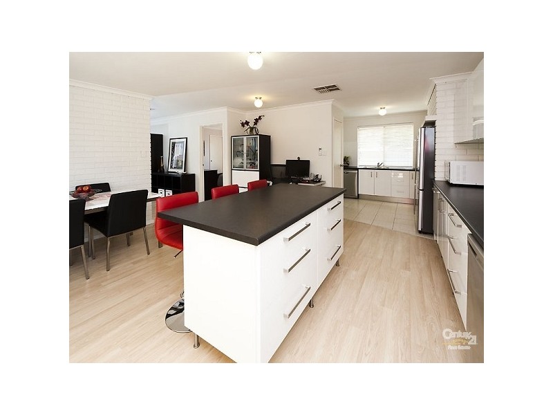 126b Williamson Ave, Cloverdale WA 6105