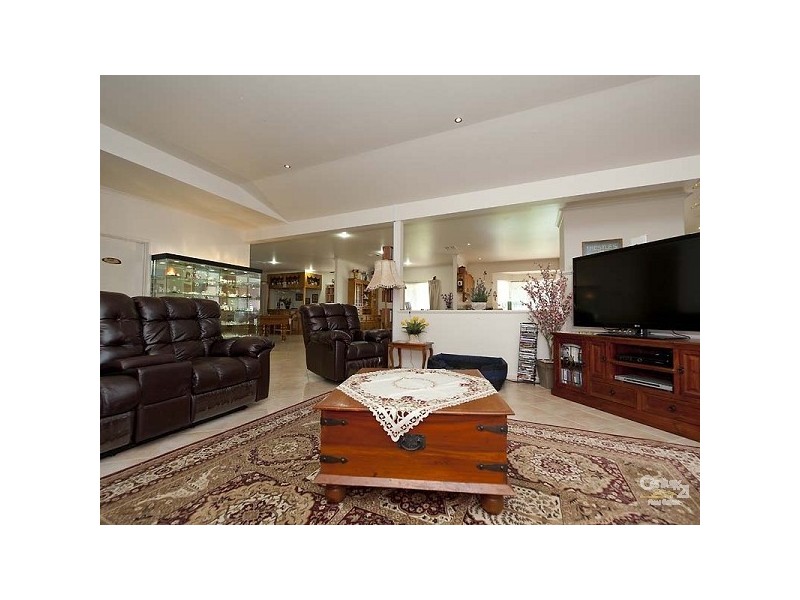 50 Horseshoe Crt, Henley Brook WA 6055