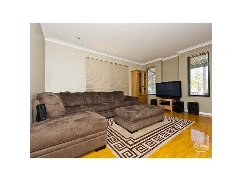 33 Centre Circle, Ellenbrook WA 6069