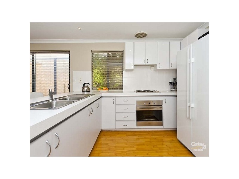 33 Centre Circle, Ellenbrook WA 6069