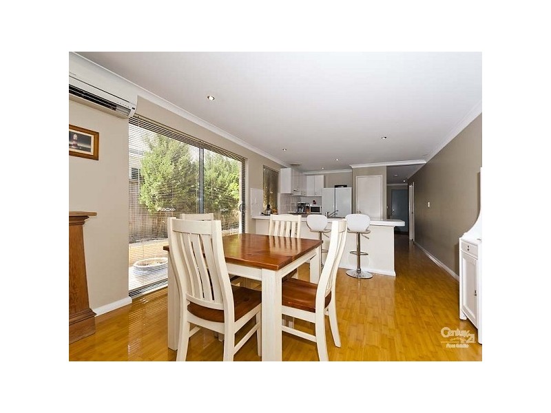 33 Centre Circle, Ellenbrook WA 6069