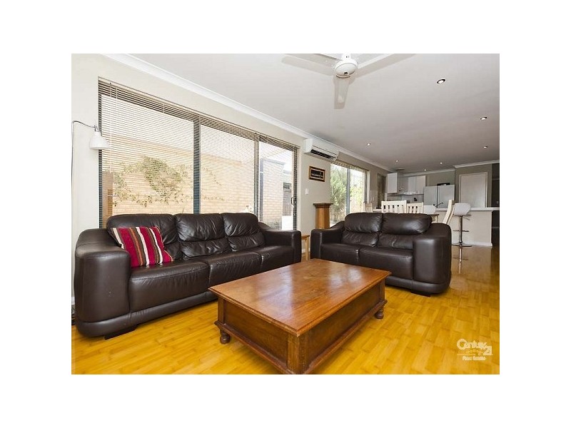 33 Centre Circle, Ellenbrook WA 6069