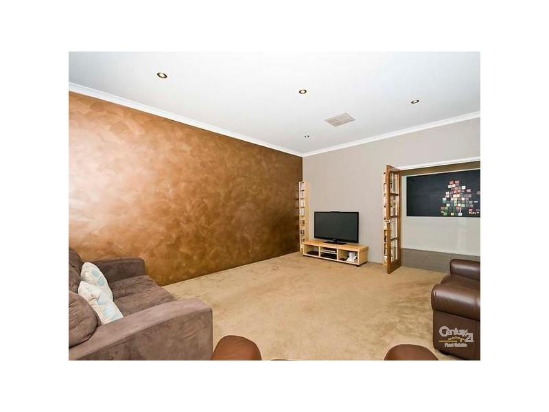 23 Glenora View, Ellenbrook WA 6069