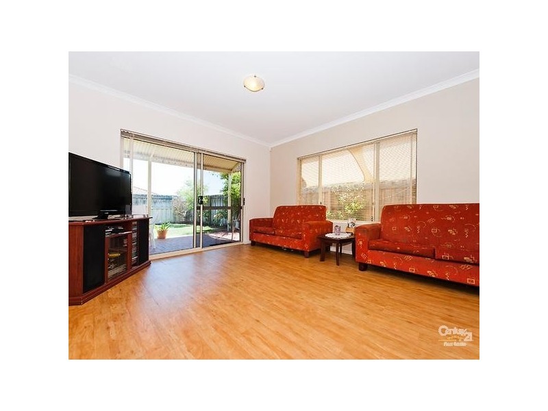 25 Bancombe Cres, Ellenbrook WA 6069