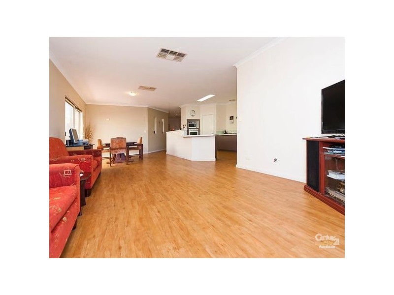 25 Bancombe Cres, Ellenbrook WA 6069