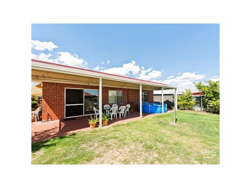 25 Bancombe Cres, Ellenbrook WA 6069
