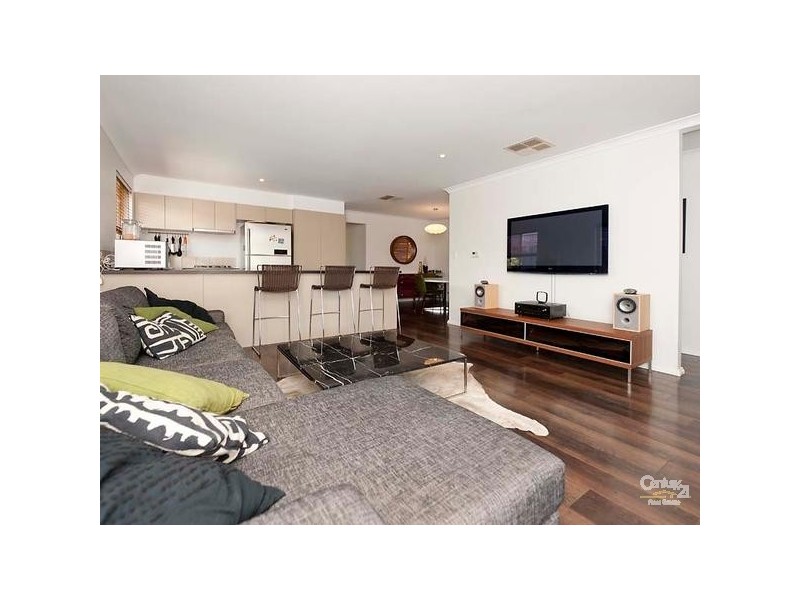 34 Simmonds Pass, Ellenbrook WA 6069