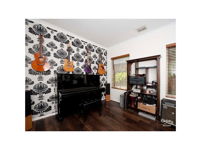 34 Simmonds Pass, Ellenbrook WA 6069