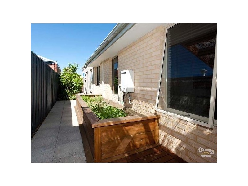 34 Simmonds Pass, Ellenbrook WA 6069