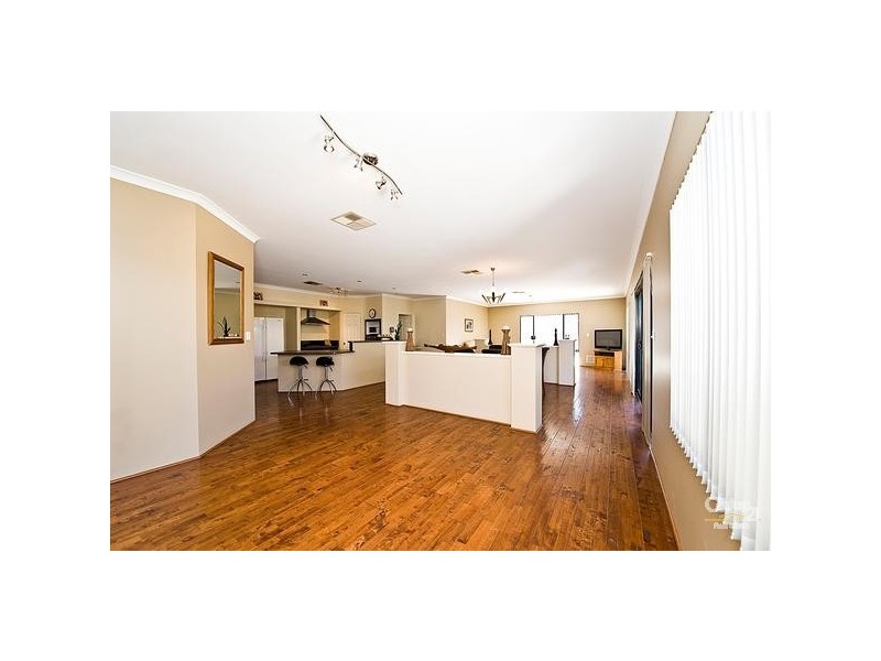 52 Swanleigh Parade, Aveley WA 6069