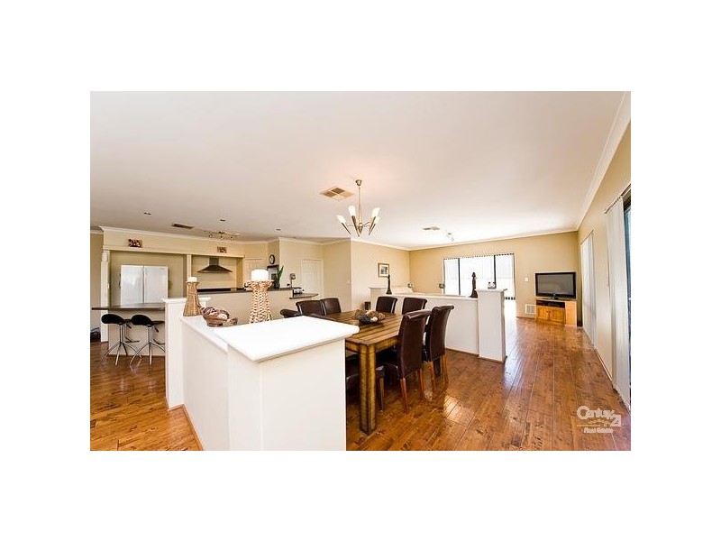 52 Swanleigh Parade, Aveley WA 6069