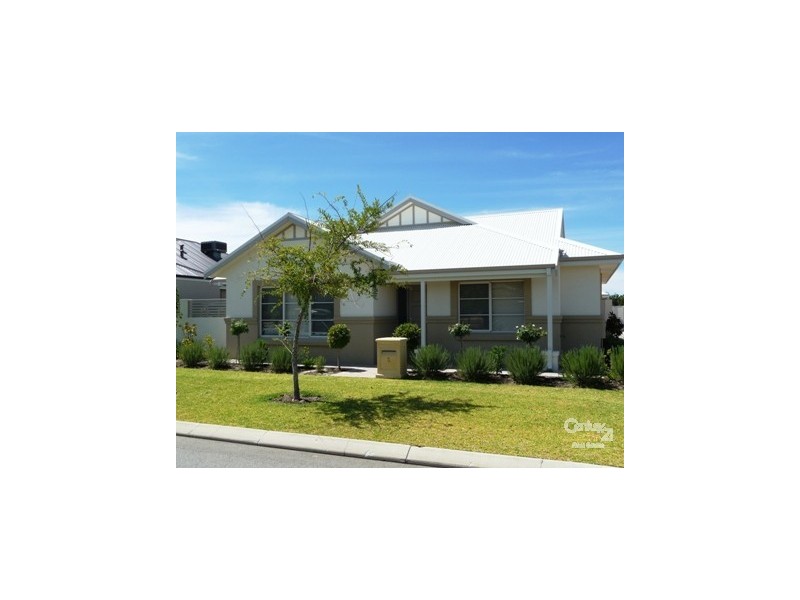 8 Opalite Way, Aveley WA 6069