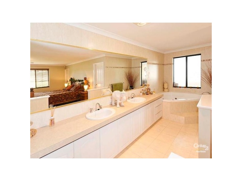 14 Gnangara Rd, Henley Brook WA 6055