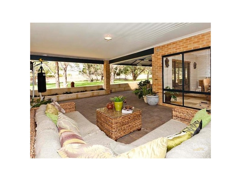 14 Gnangara Rd, Henley Brook WA 6055