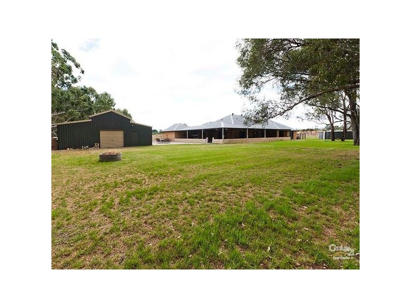 14 Gnangara Rd, Henley Brook WA 6055