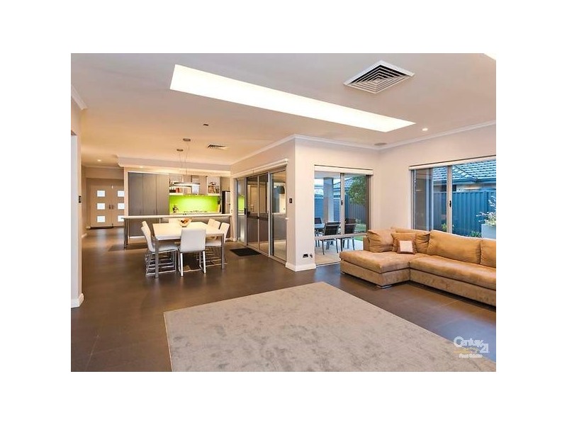 8 Whitehart Ent, Aveley WA 6069
