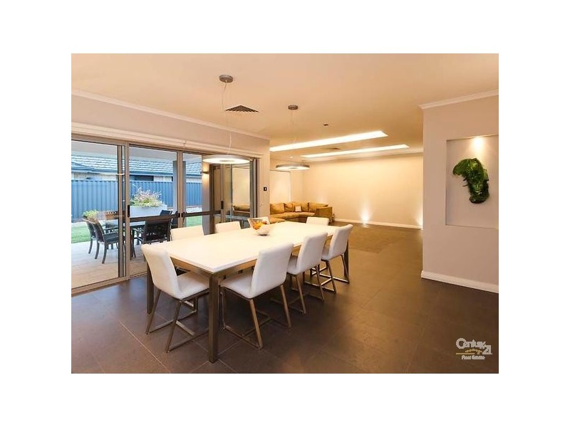 8 Whitehart Ent, Aveley WA 6069